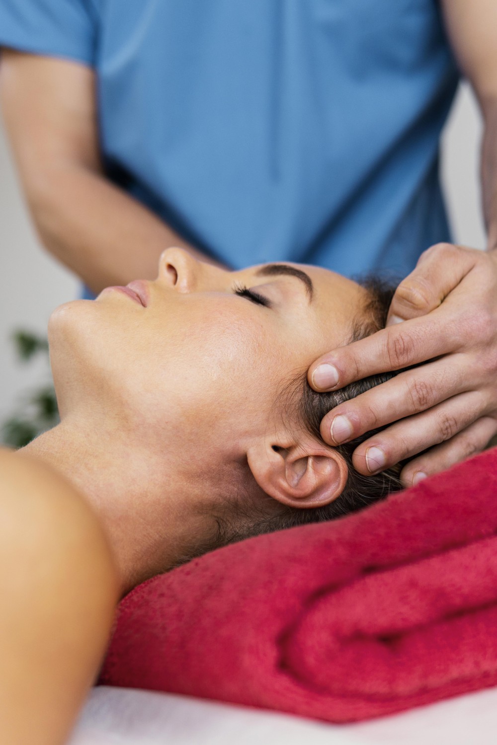 front-view-male-osteopathic-therapist-checking-female-patient-s-neck-spine